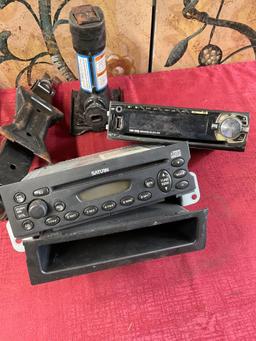 Car stereos, & Car jacks. 5 pieces