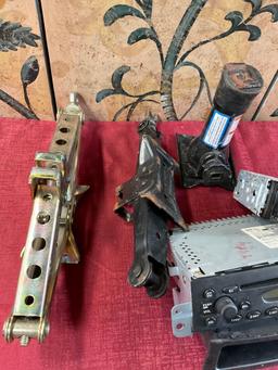 Car stereos, & Car jacks. 5 pieces