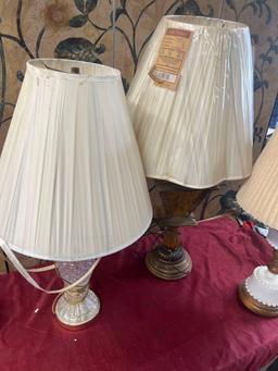 Vintage table lamps, all turn on. 3 pieces