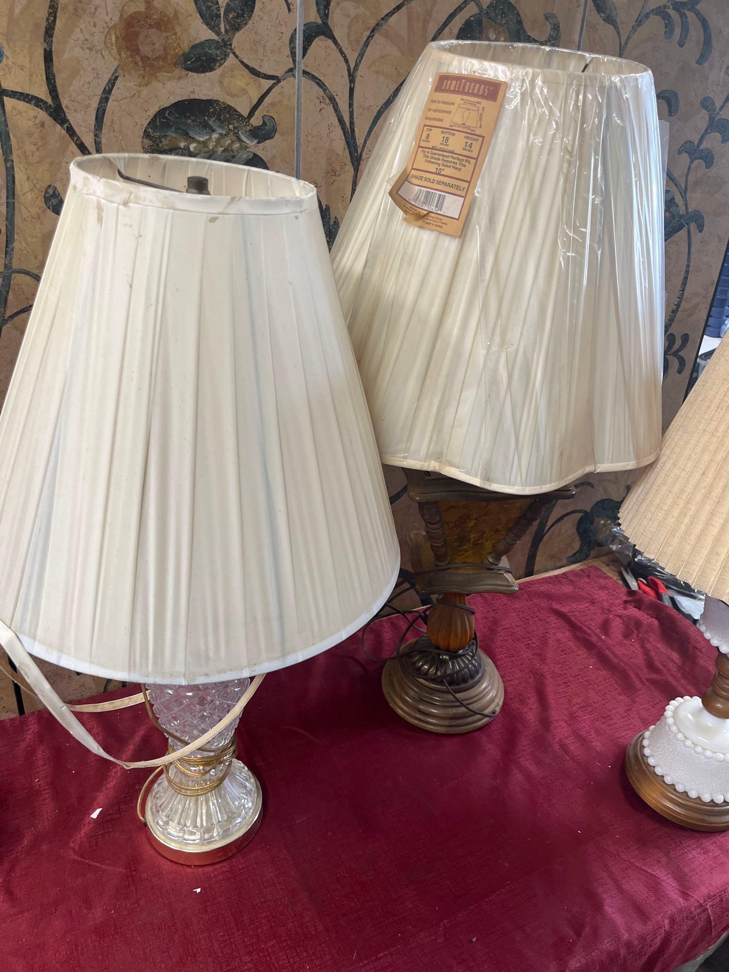 Vintage table lamps, all turn on. 3 pieces