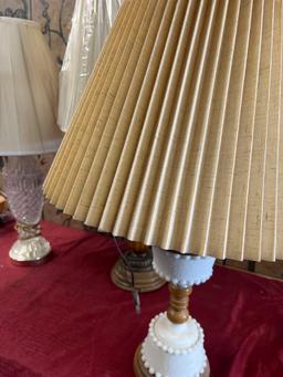 Vintage table lamps, all turn on. 3 pieces