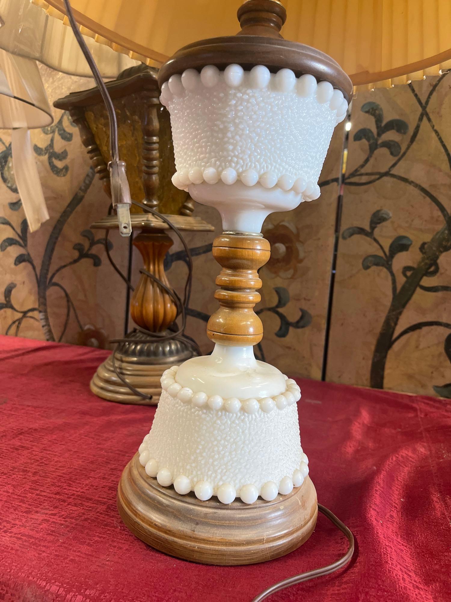 Vintage table lamps, all turn on. 3 pieces