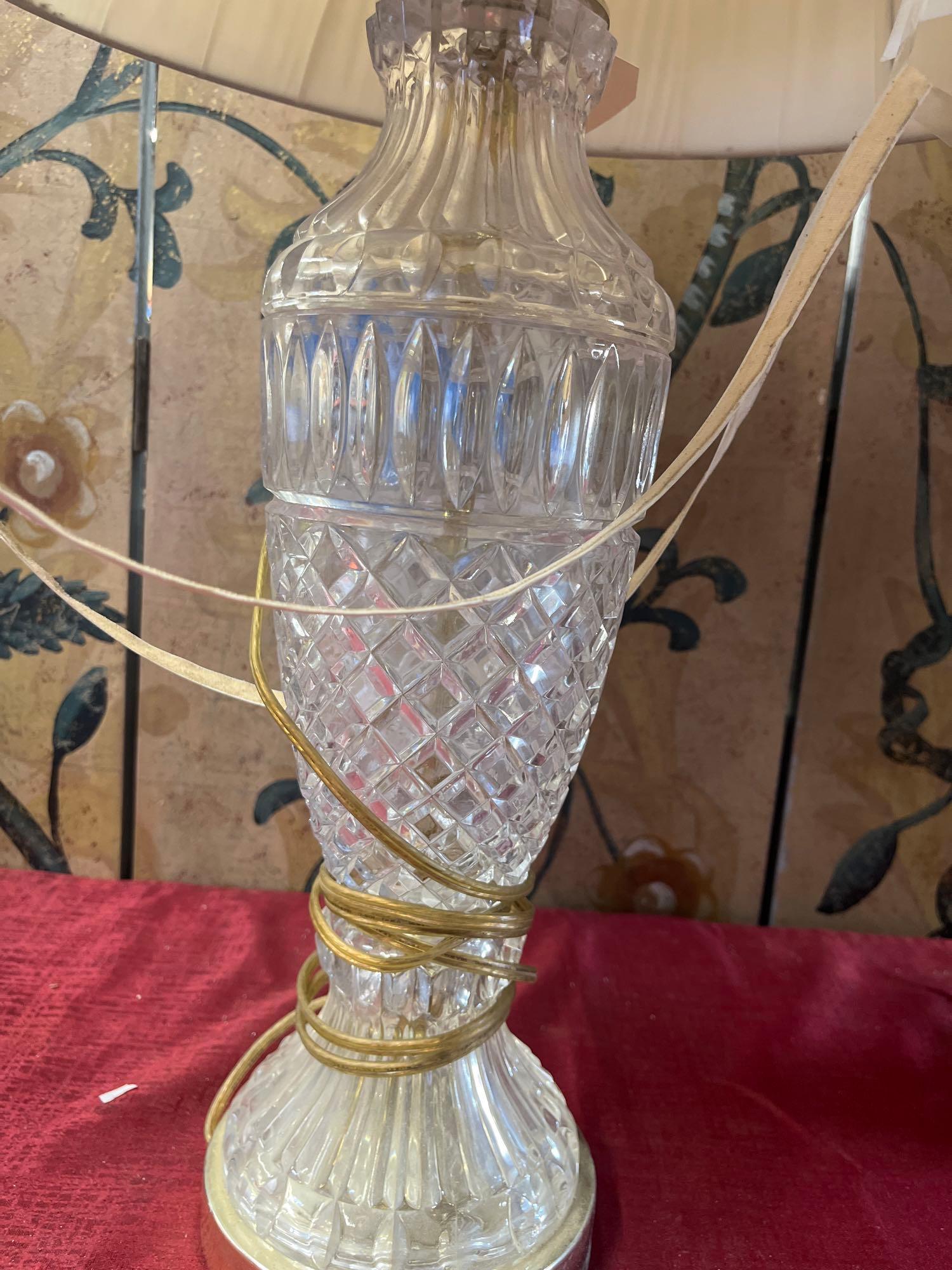 Vintage table lamps, all turn on. 3 pieces