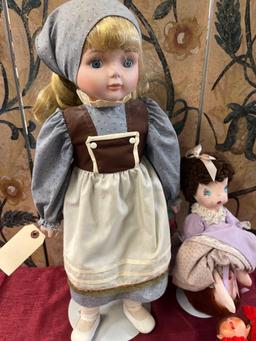 Assorted vintage dolls. 5 pieces
