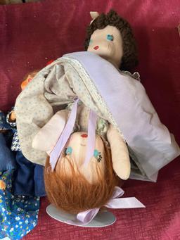 Assorted vintage dolls. 5 pieces
