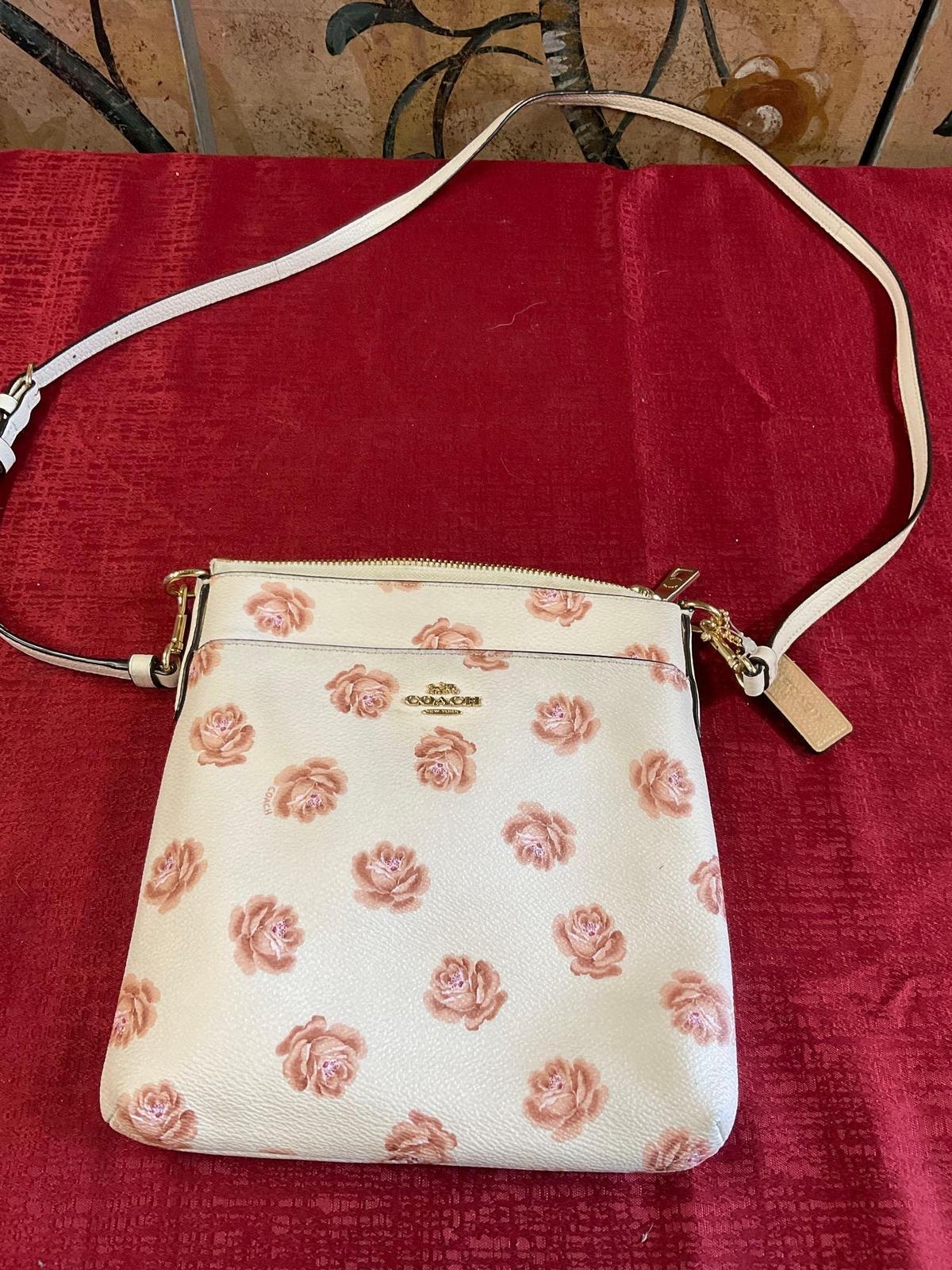 Coach purse, zipper works, good condition