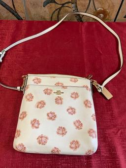 Coach purse, zipper works, good condition