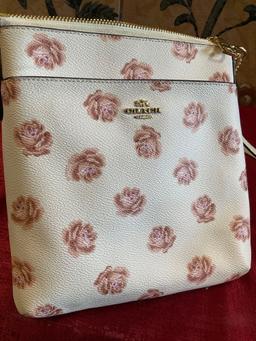 Coach purse, zipper works, good condition