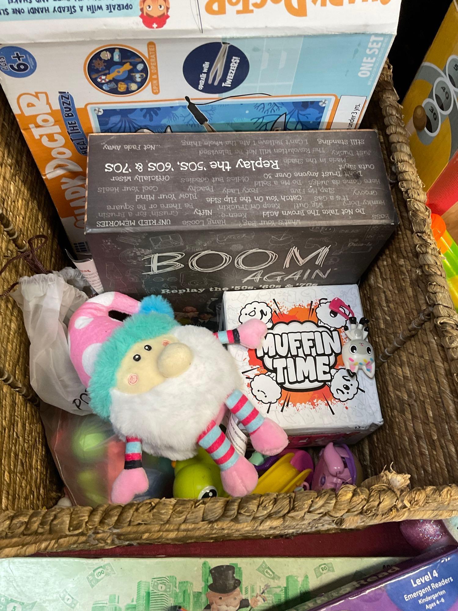 Large lot of toys, Learn to read, games, etc