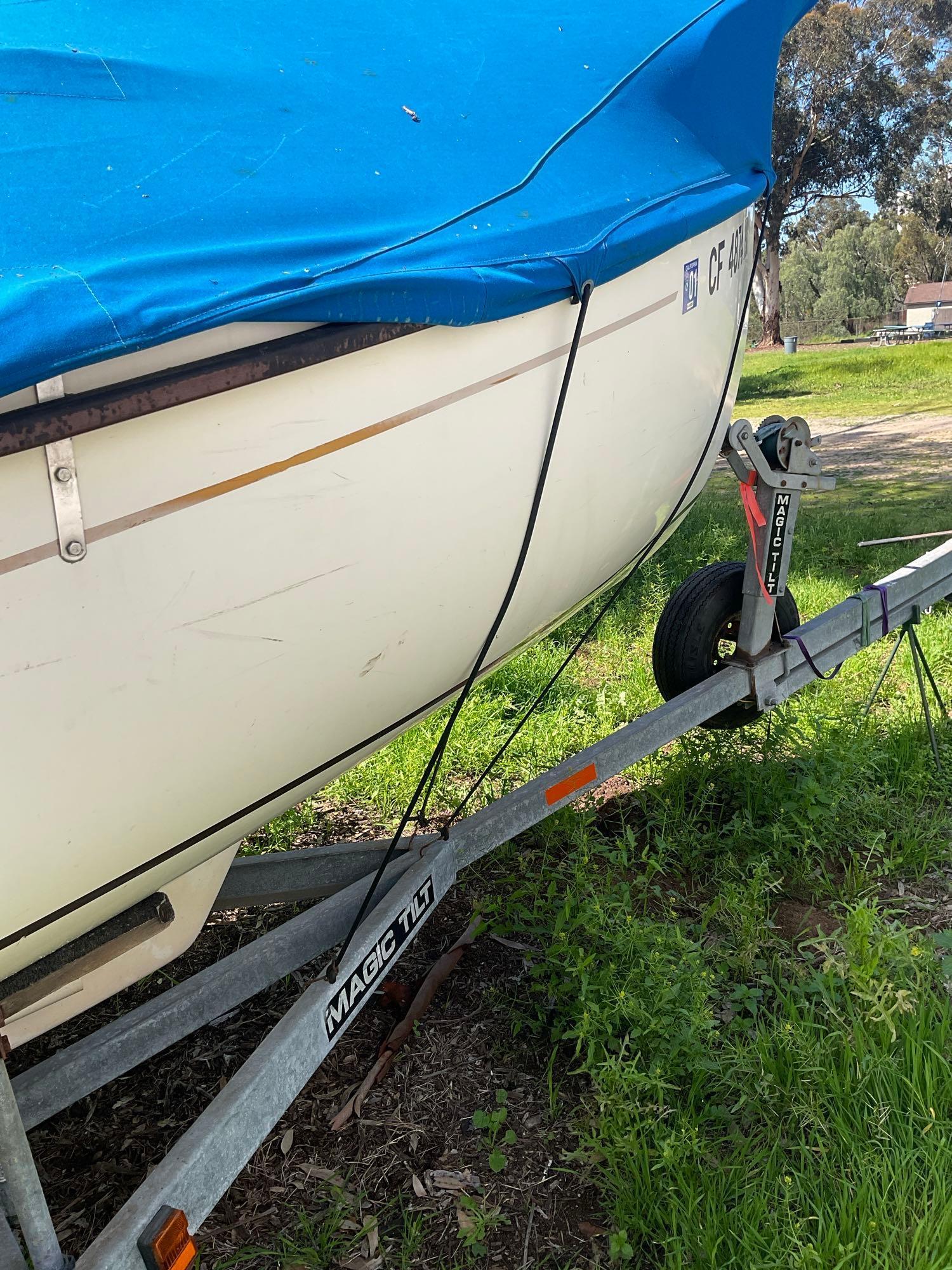 1982 Hutchins 16' Compac sailboat with Magic Tilt trailer & Evinrude motor ( runs)