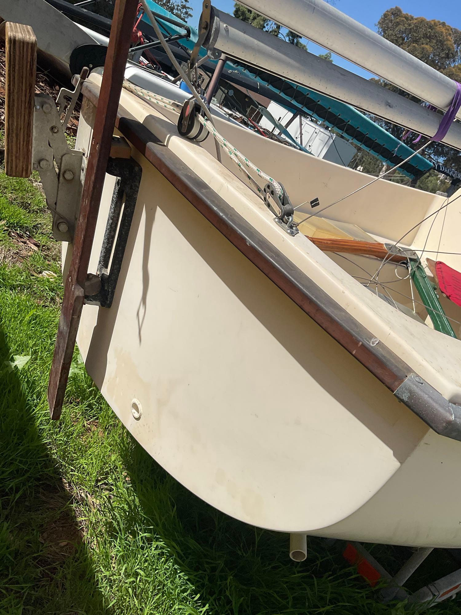 1982 Hutchins 16' Compac sailboat with Magic Tilt trailer & Evinrude motor ( runs)