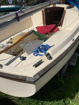 1982 Hutchins 16' Compac sailboat with Magic Tilt trailer & Evinrude motor ( runs)