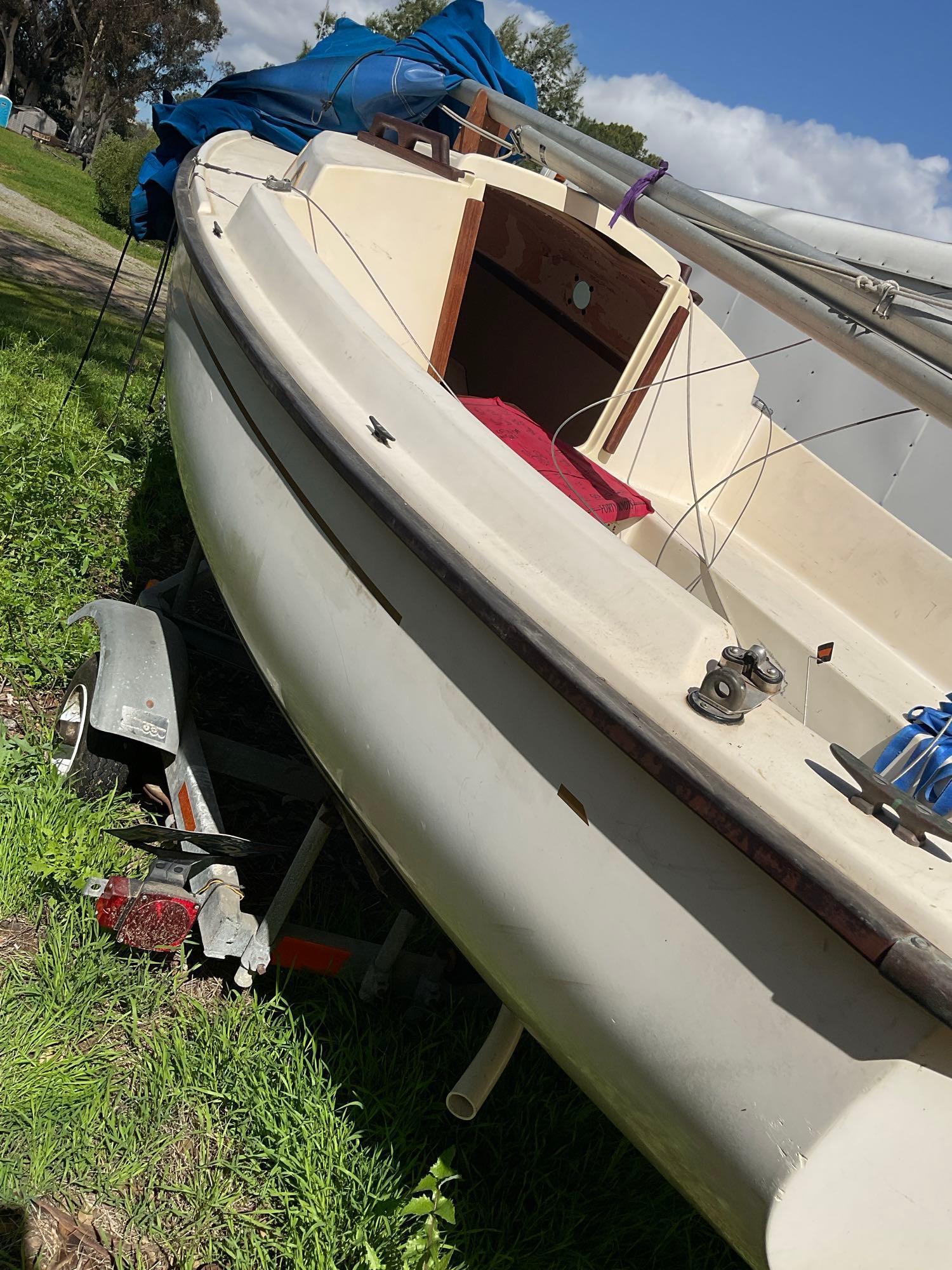 1982 Hutchins 16' Compac sailboat with Magic Tilt trailer & Evinrude motor ( runs)