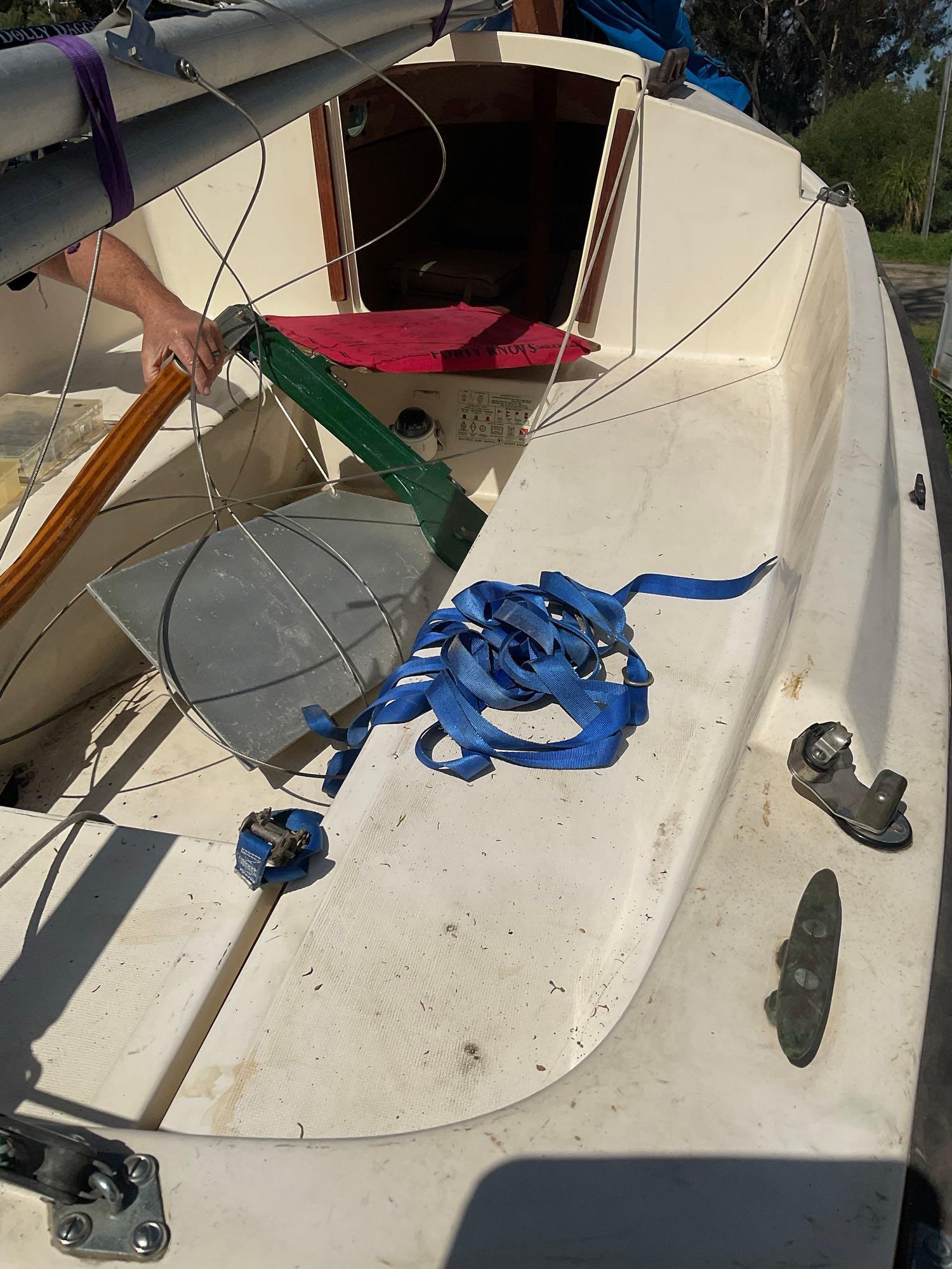 1982 Hutchins 16' Compac sailboat with Magic Tilt trailer & Evinrude motor ( runs)