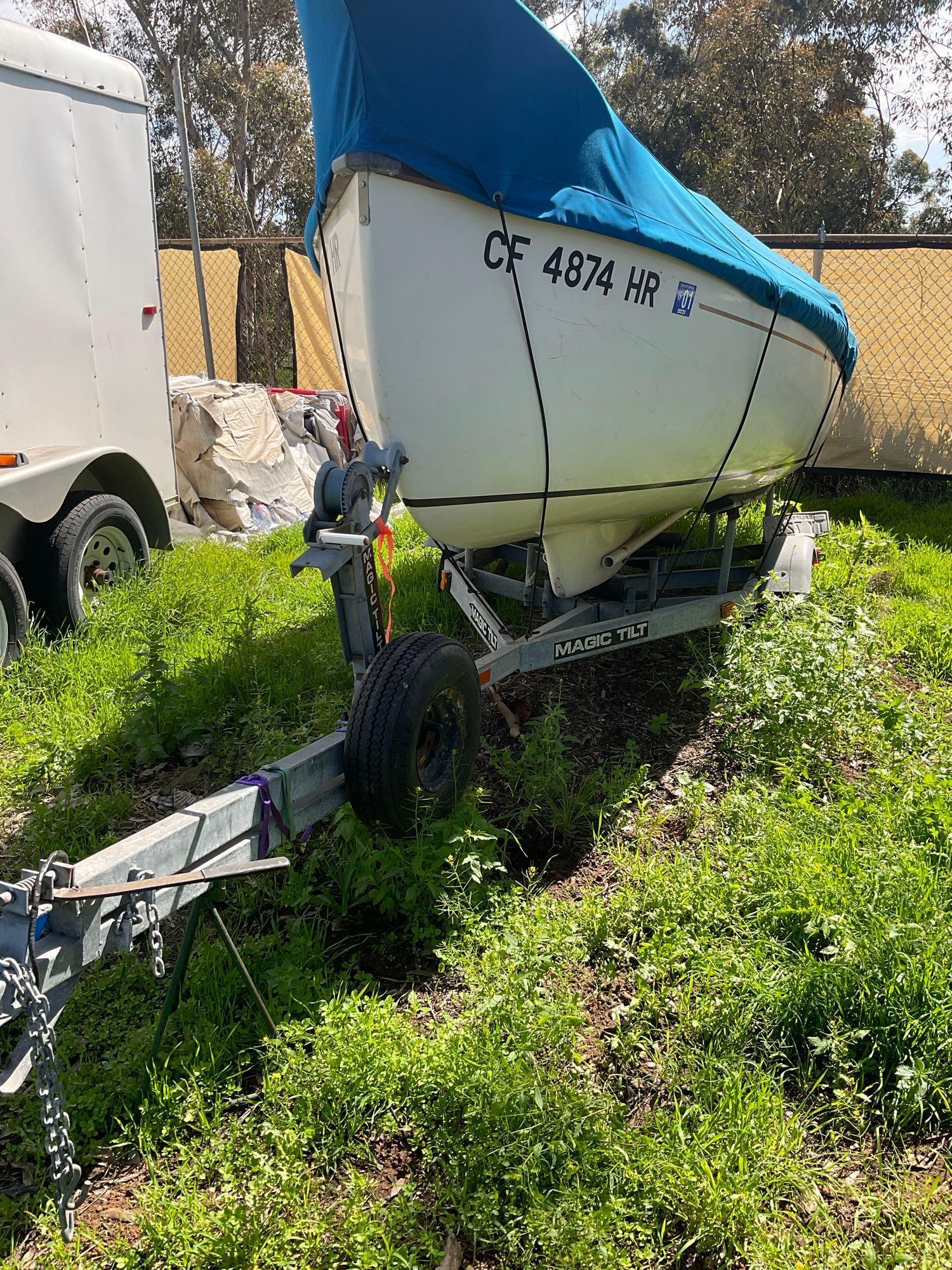 1982 Hutchins 16' Compac sailboat with Magic Tilt trailer & Evinrude motor ( runs)