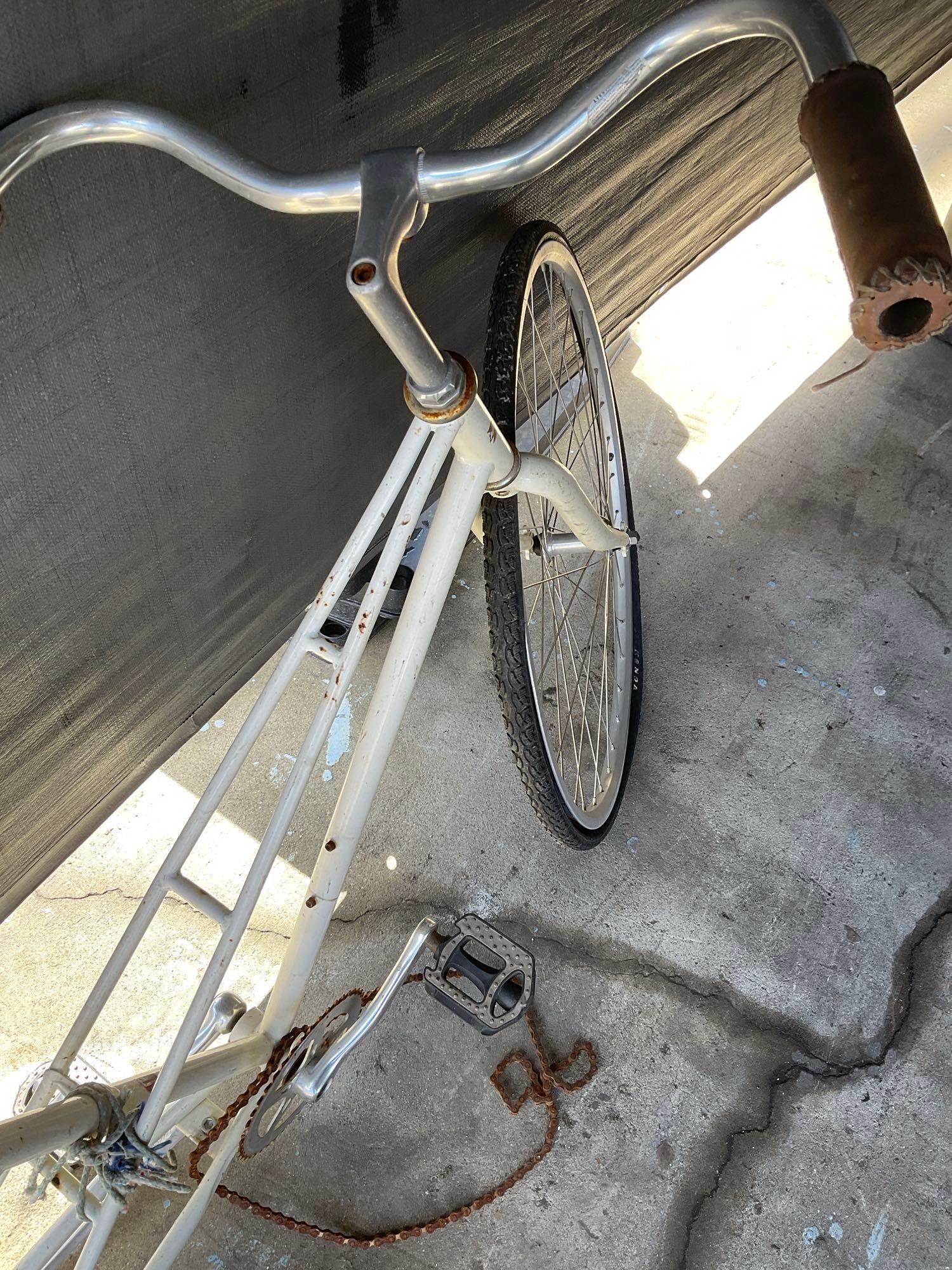 Windsor bicycle, missing parts