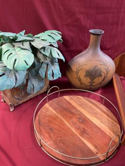 Bookshelf, decorative items. 4 pieces