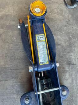 Stronghold 2 ton Hydraulic trolly jack, works with handle