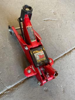 2 ton compact trolley jacks. Red one did not work, blue one works, works no handles