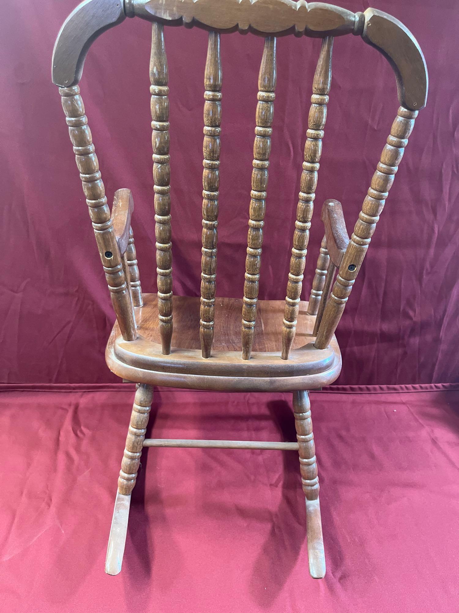 Nelson Juvenile model No.11.250 I child's rocking chair