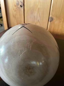 Vintage signed Julio Mora pottery vase. 4" x 4.5"