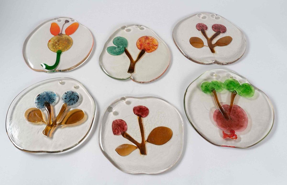 Art work blown glass deco. Each piece signed Oiva Toikka Nuutajarvi. Each piece is 11" T x 10" W