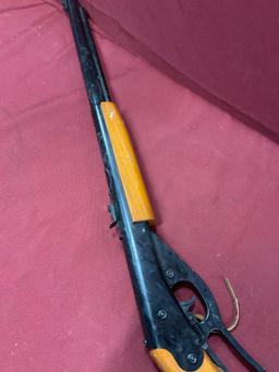 Daisy Red Ryder BB model 1938B