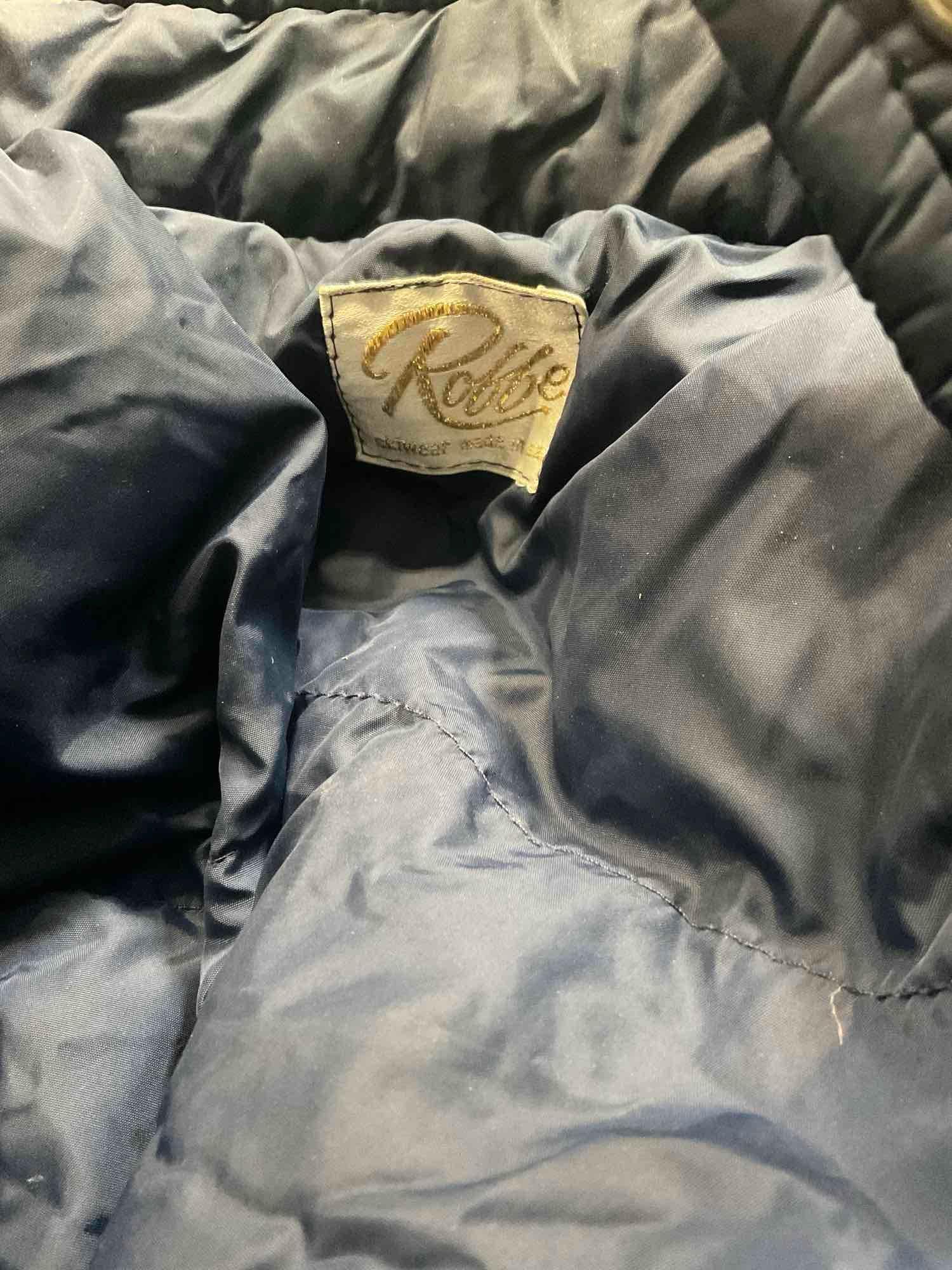 Assorted jackets.Tmberland, Tommy Hilfiger, Fried Denim,etc. see pics for some sizes. 12 pieces
