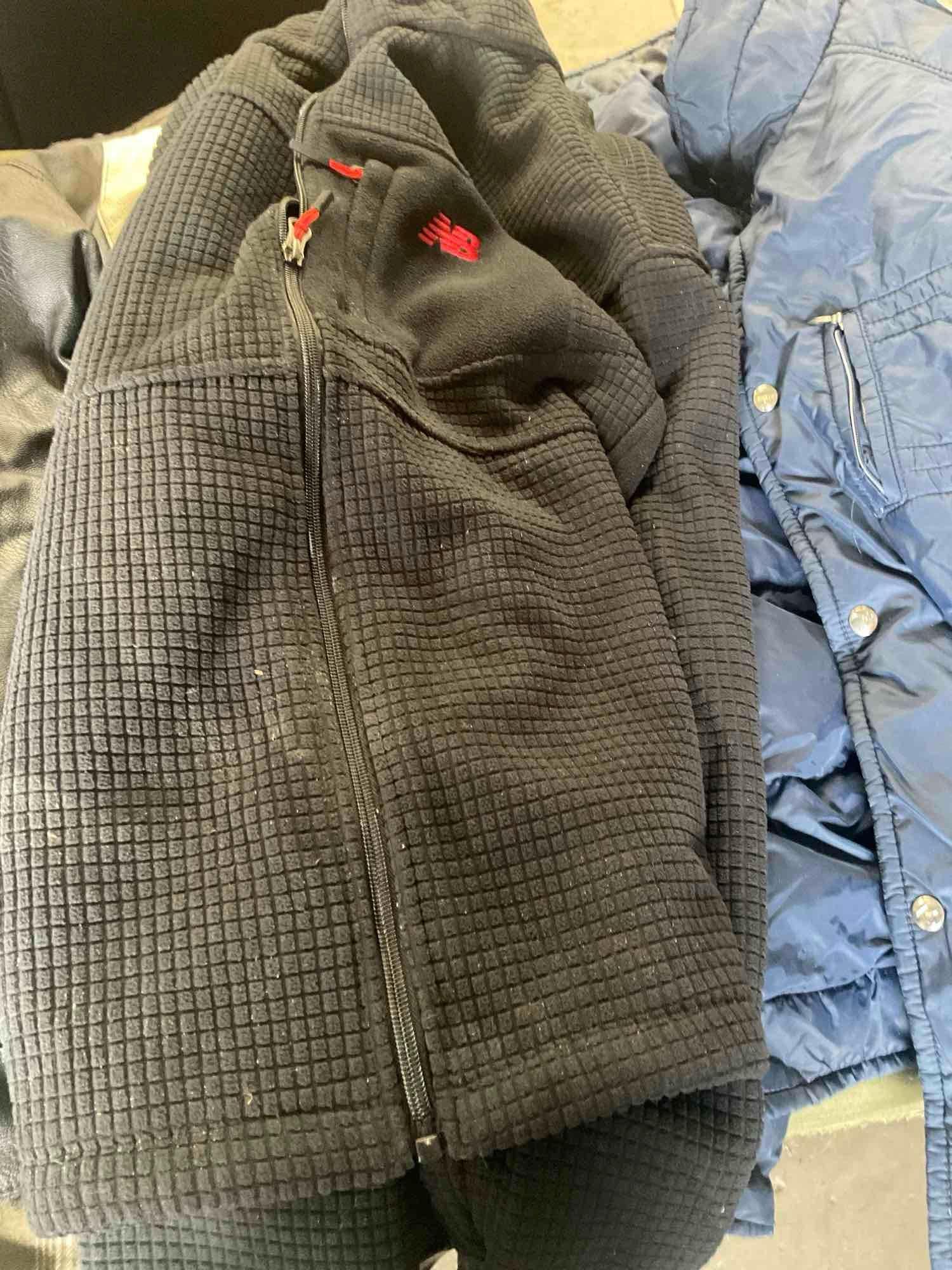 Assorted jackets.Tmberland, Tommy Hilfiger, Fried Denim,etc. see pics for some sizes. 12 pieces