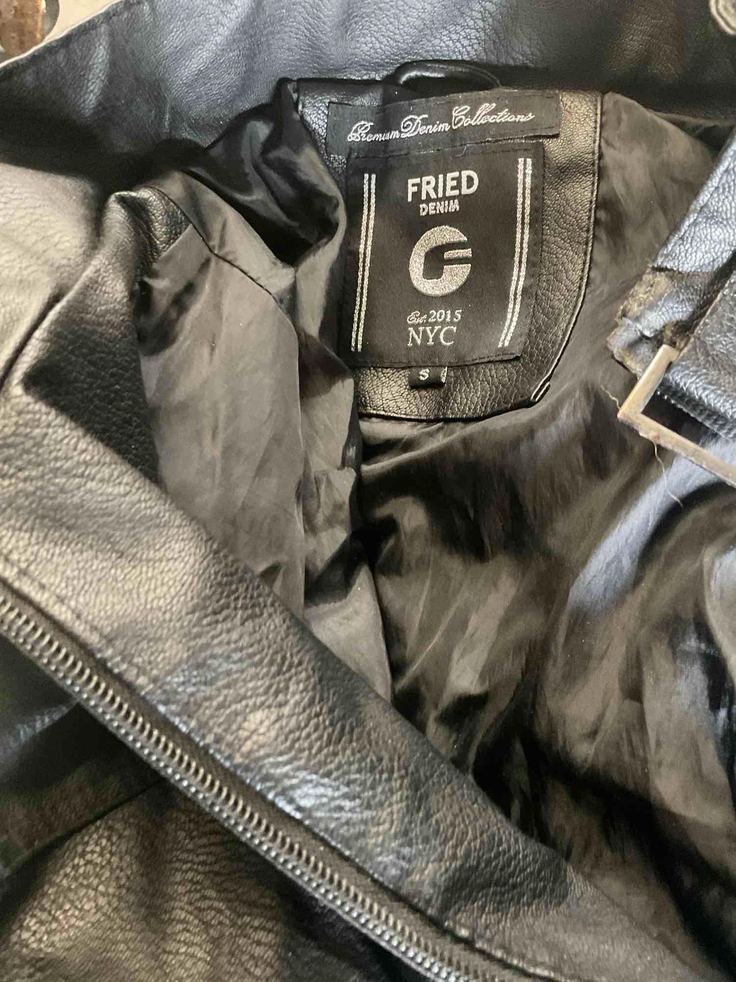 Assorted jackets.Tmberland, Tommy Hilfiger, Fried Denim,etc. see pics for some sizes. 12 pieces