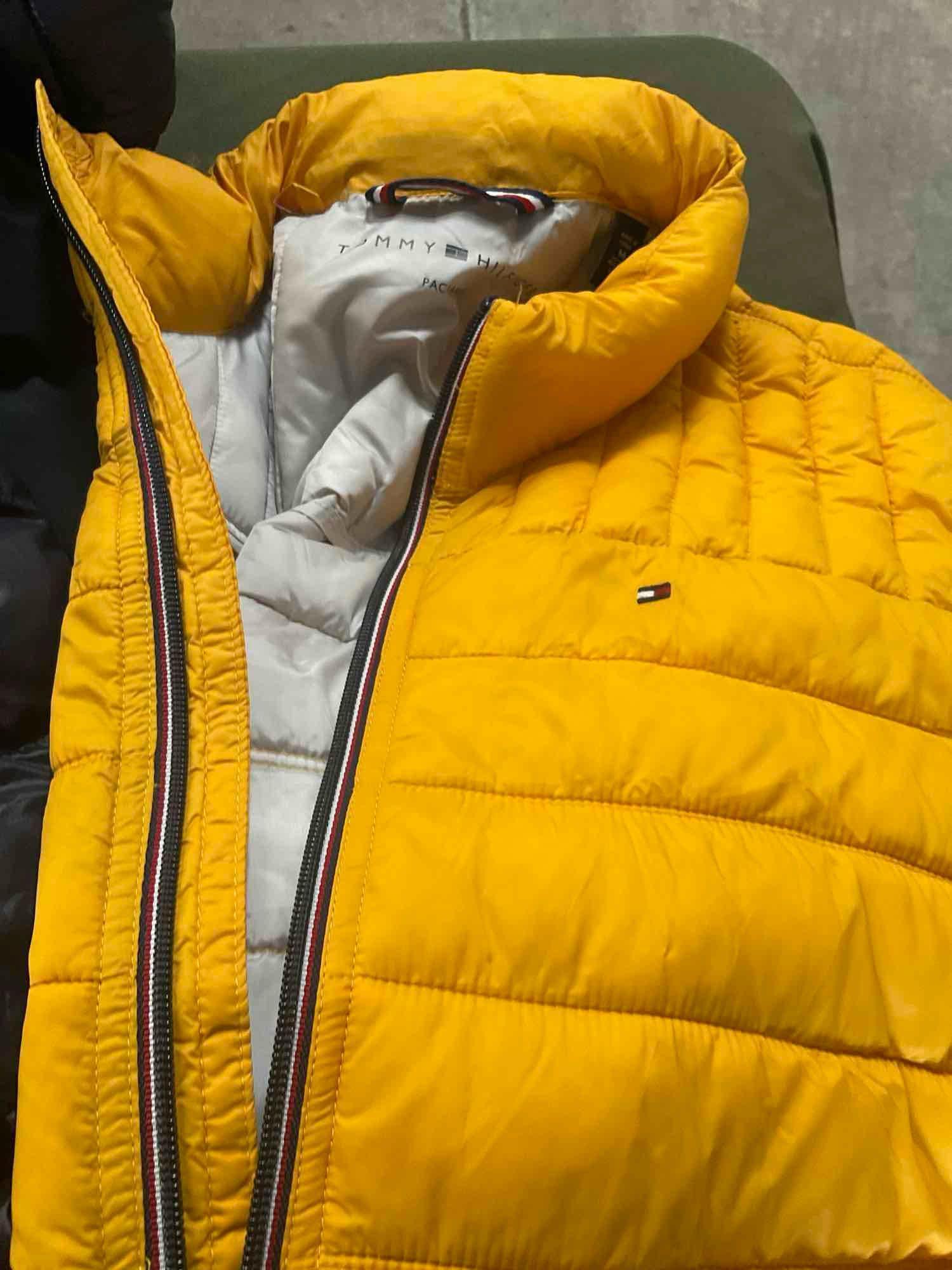 Assorted jackets.Tmberland, Tommy Hilfiger, Fried Denim,etc. see pics for some sizes. 12 pieces
