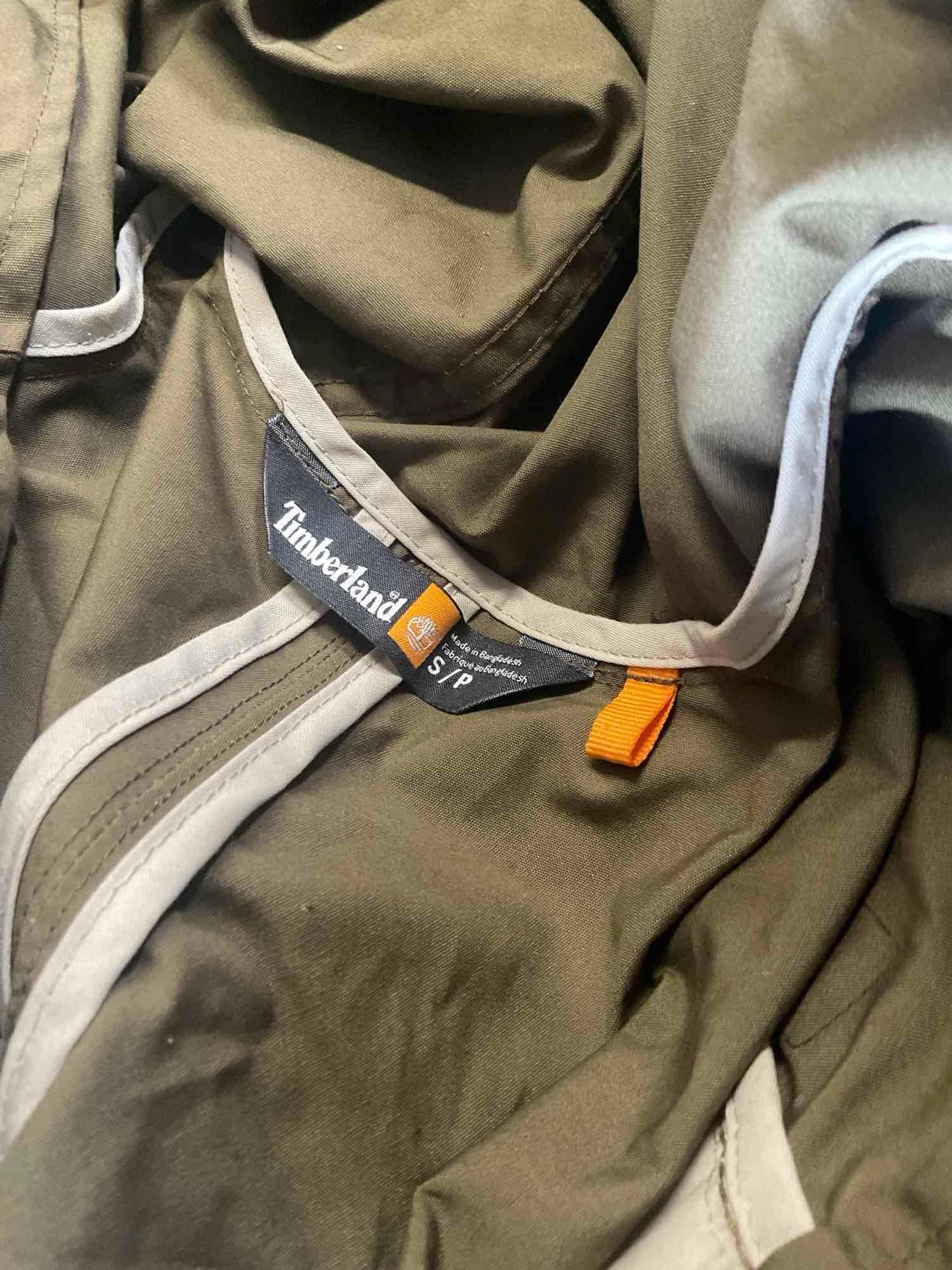 Assorted jackets.Tmberland, Tommy Hilfiger, Fried Denim,etc. see pics for some sizes. 12 pieces