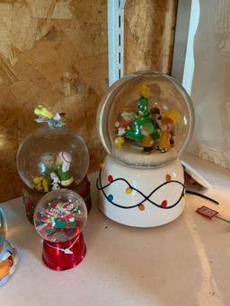 Group of five Peanuts snow globes