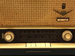 Vintage Grundig Model 970 EES Radio