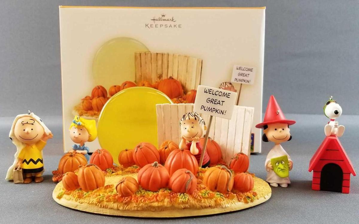 Peanuts Hallmark Welcome great pumpkin patch