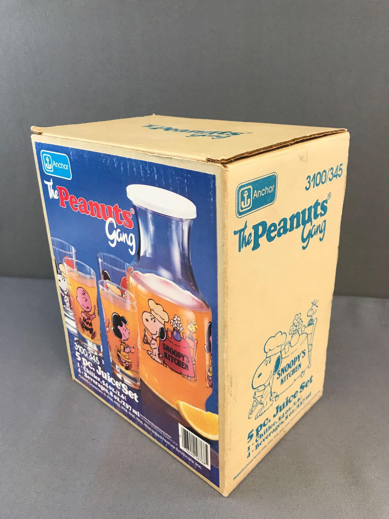 5 piece vintage Peanuts Gang Juice Set in original box