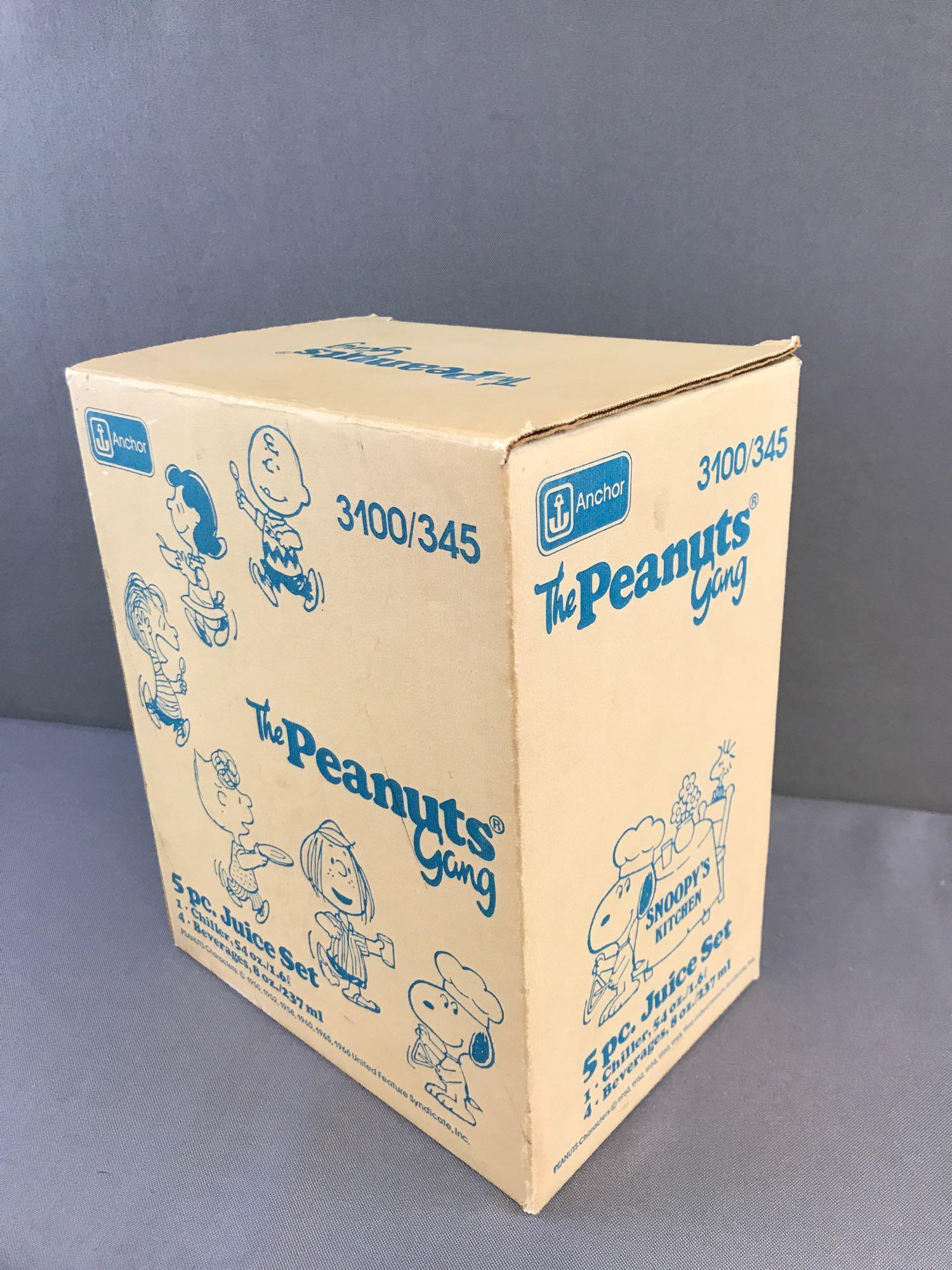 5 piece vintage Peanuts Gang Juice Set in original box