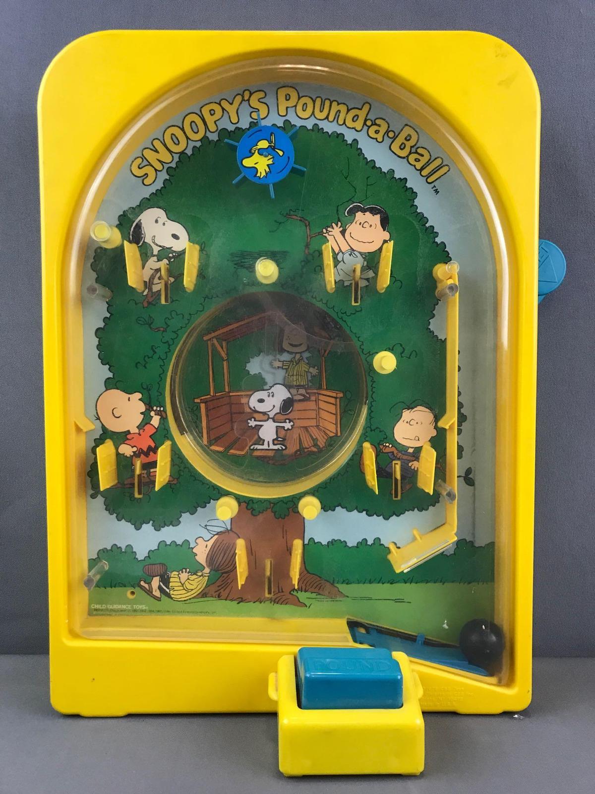 Vintage CBS Toys Snoopy Pound-a-Ball game