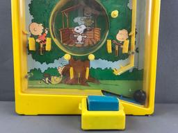Vintage CBS Toys Snoopy Pound-a-Ball game