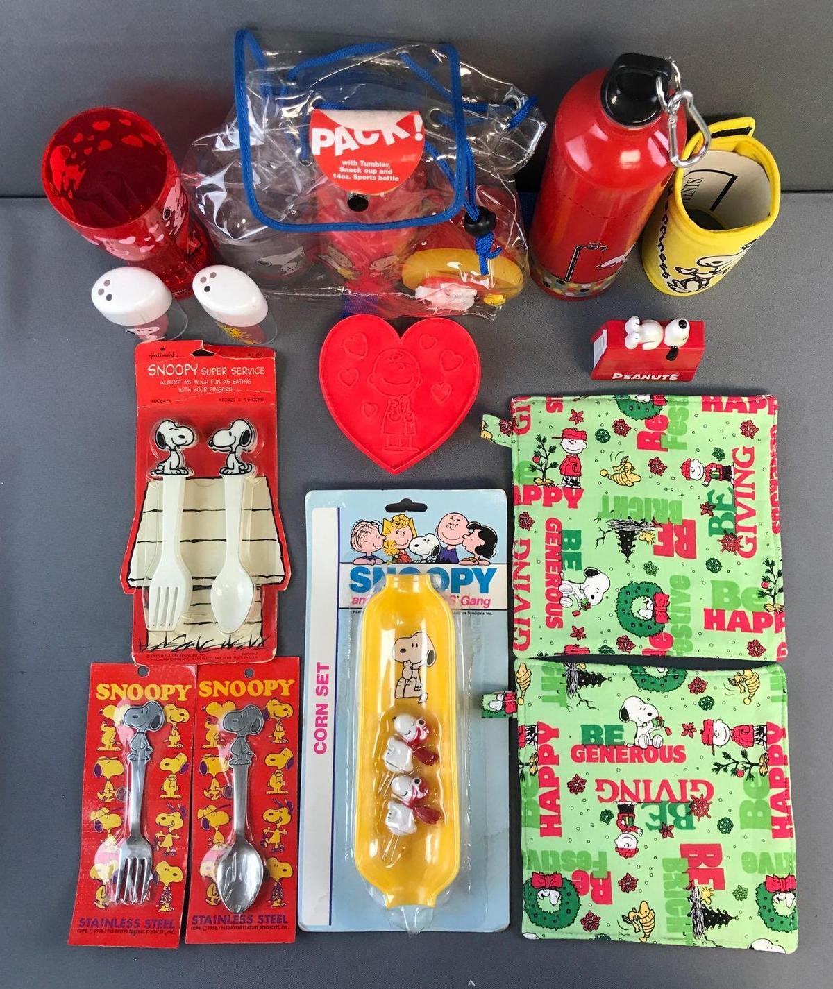 Group of 14 assorted Peanuts kitchen items and more