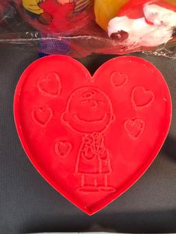 Group of 14 assorted Peanuts kitchen items and more