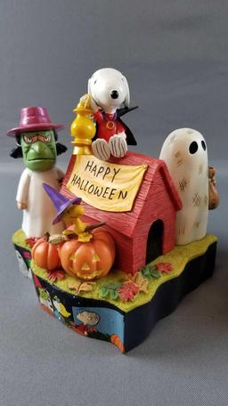 2 Peanuts Halloween figurines