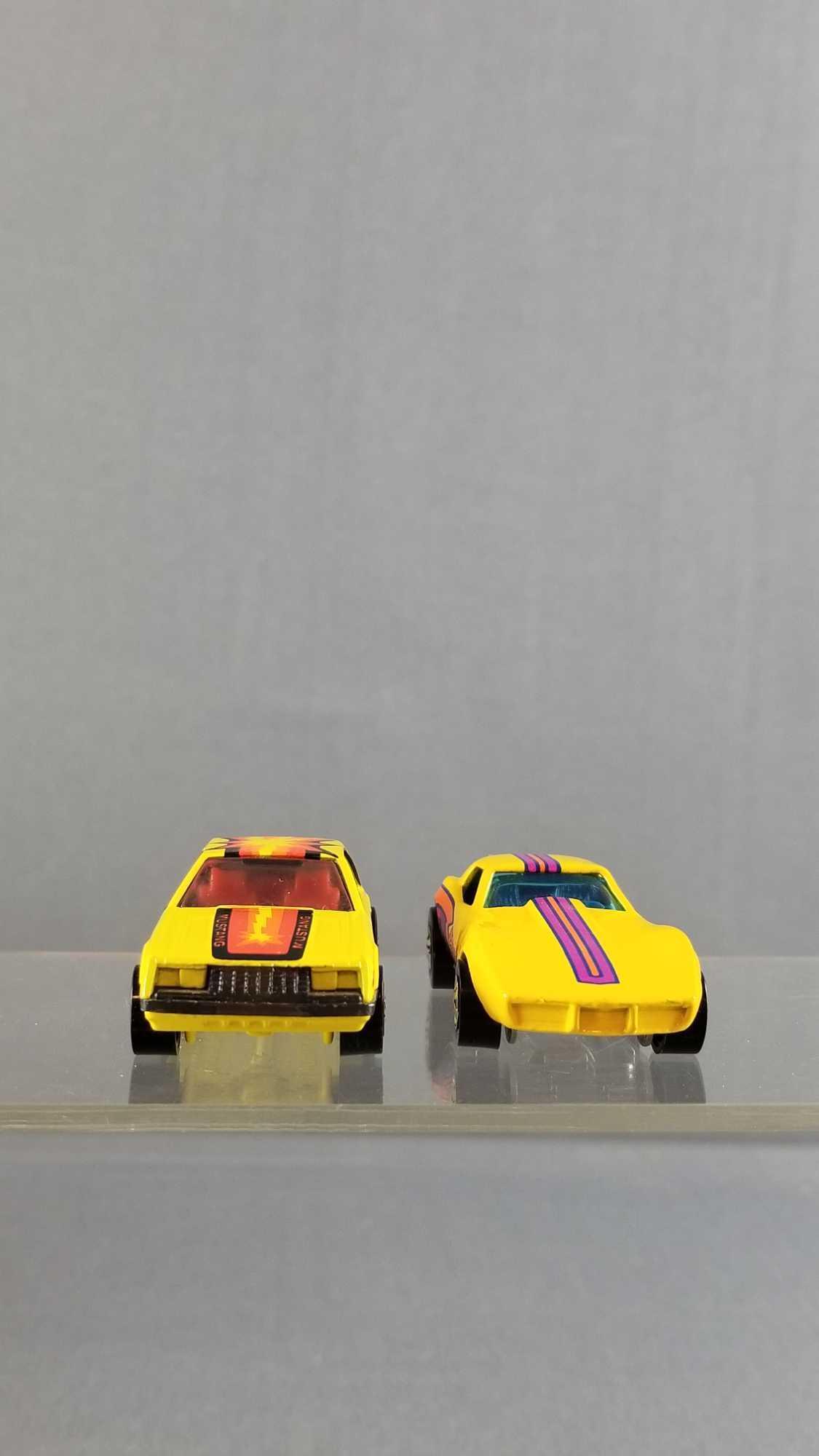 Group of 2 Hot Wheels die cast vehicles
