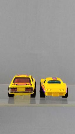 Group of 2 Hot Wheels die cast vehicles