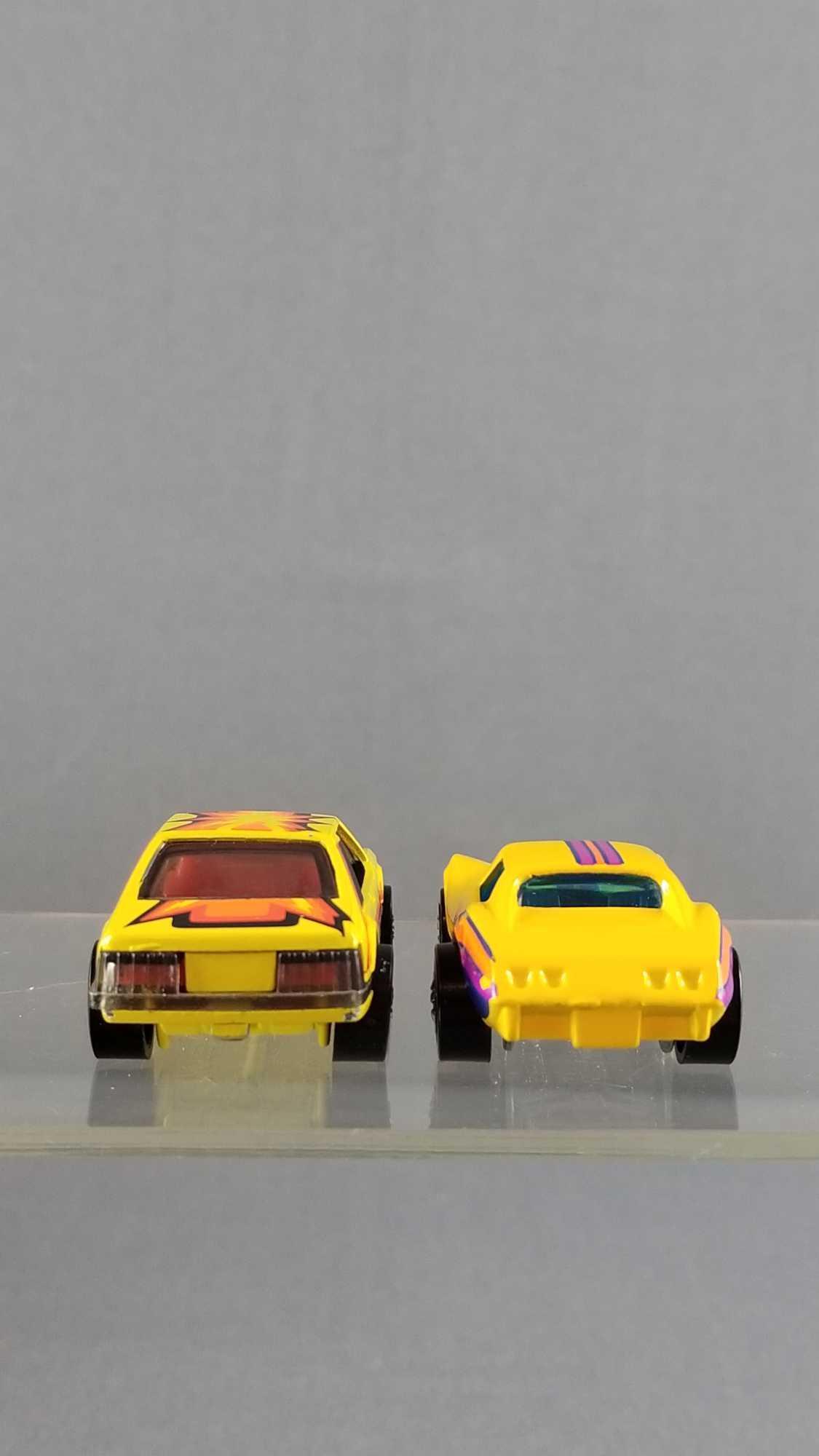 Group of 2 Hot Wheels die cast vehicles