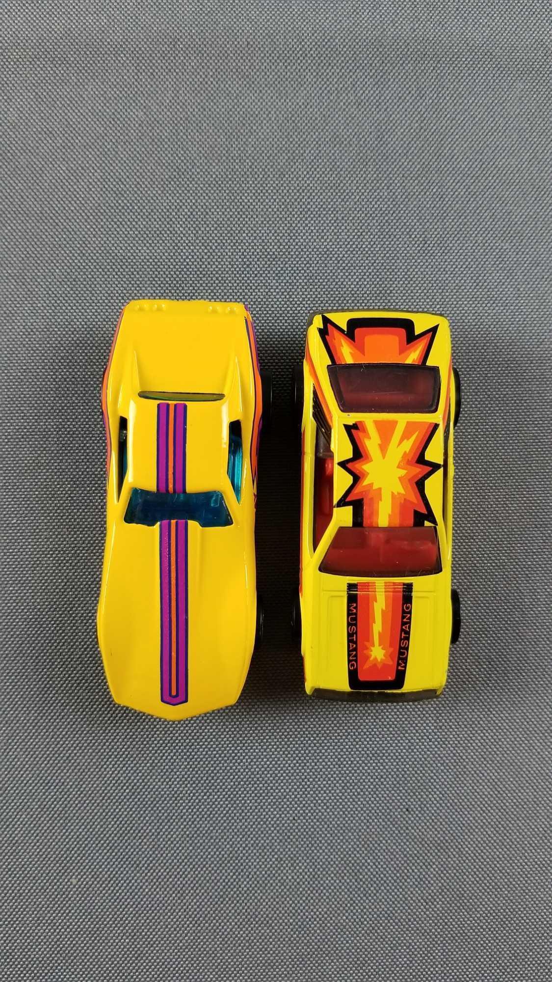 Group of 2 Hot Wheels die cast vehicles