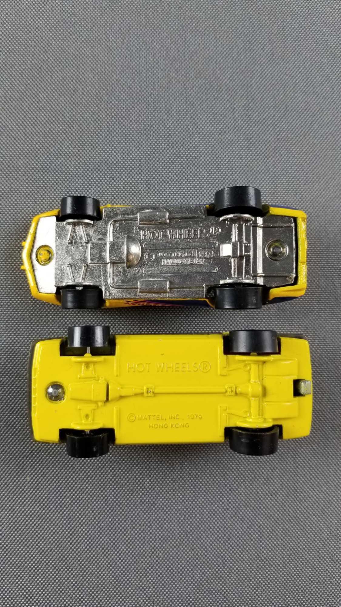 Group of 2 Hot Wheels die cast vehicles