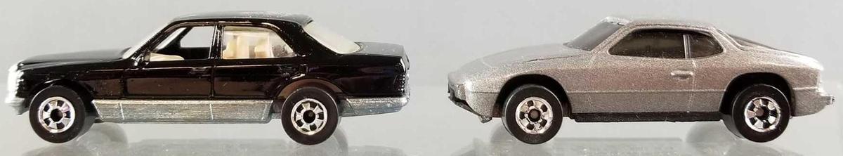 Group of 2 Hot Wheels die cast vehicles