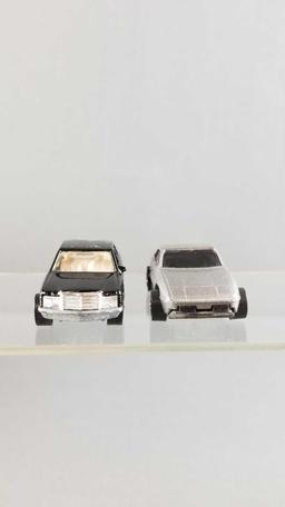 Group of 2 Hot Wheels die cast vehicles