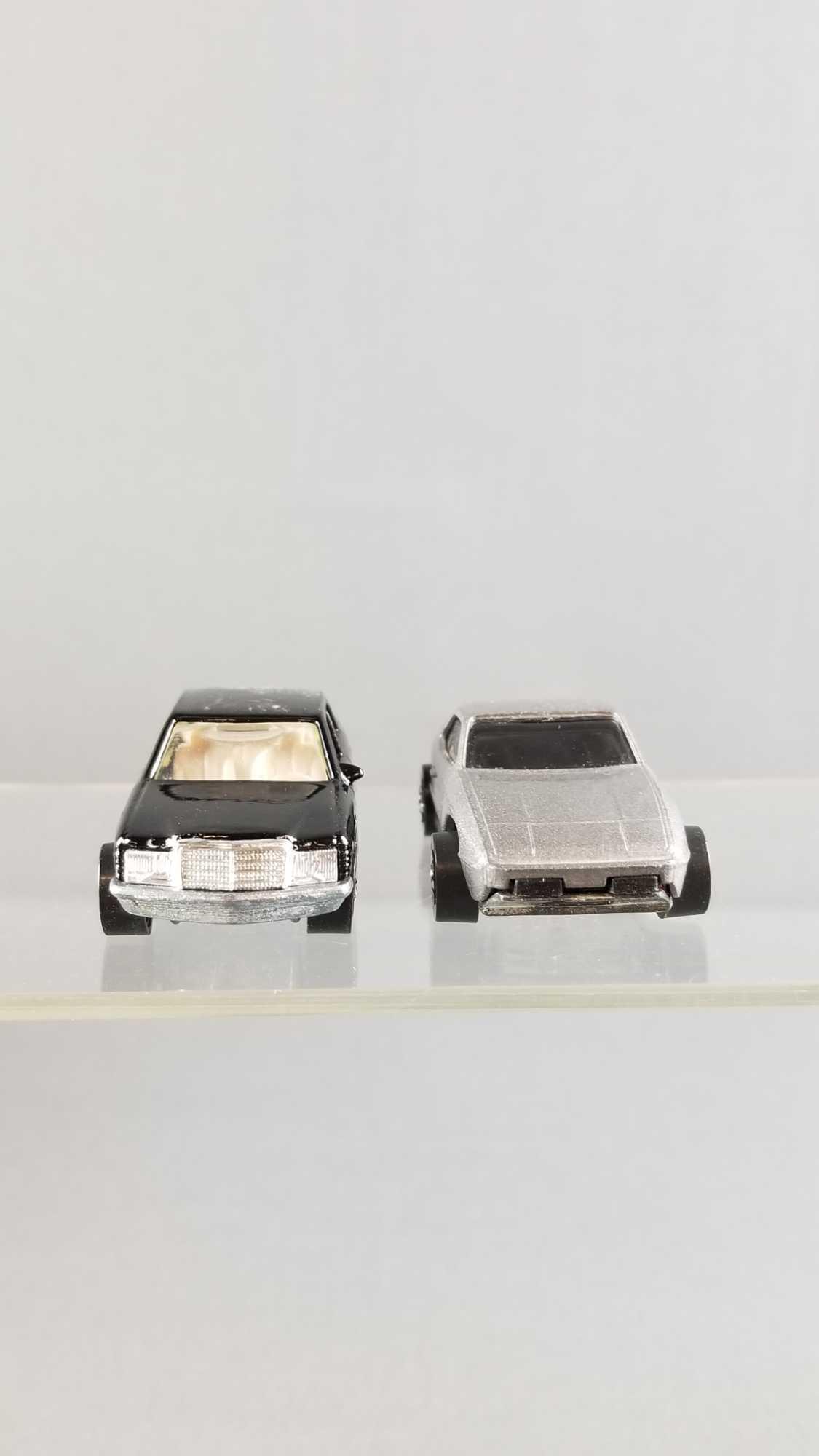Group of 2 Hot Wheels die cast vehicles